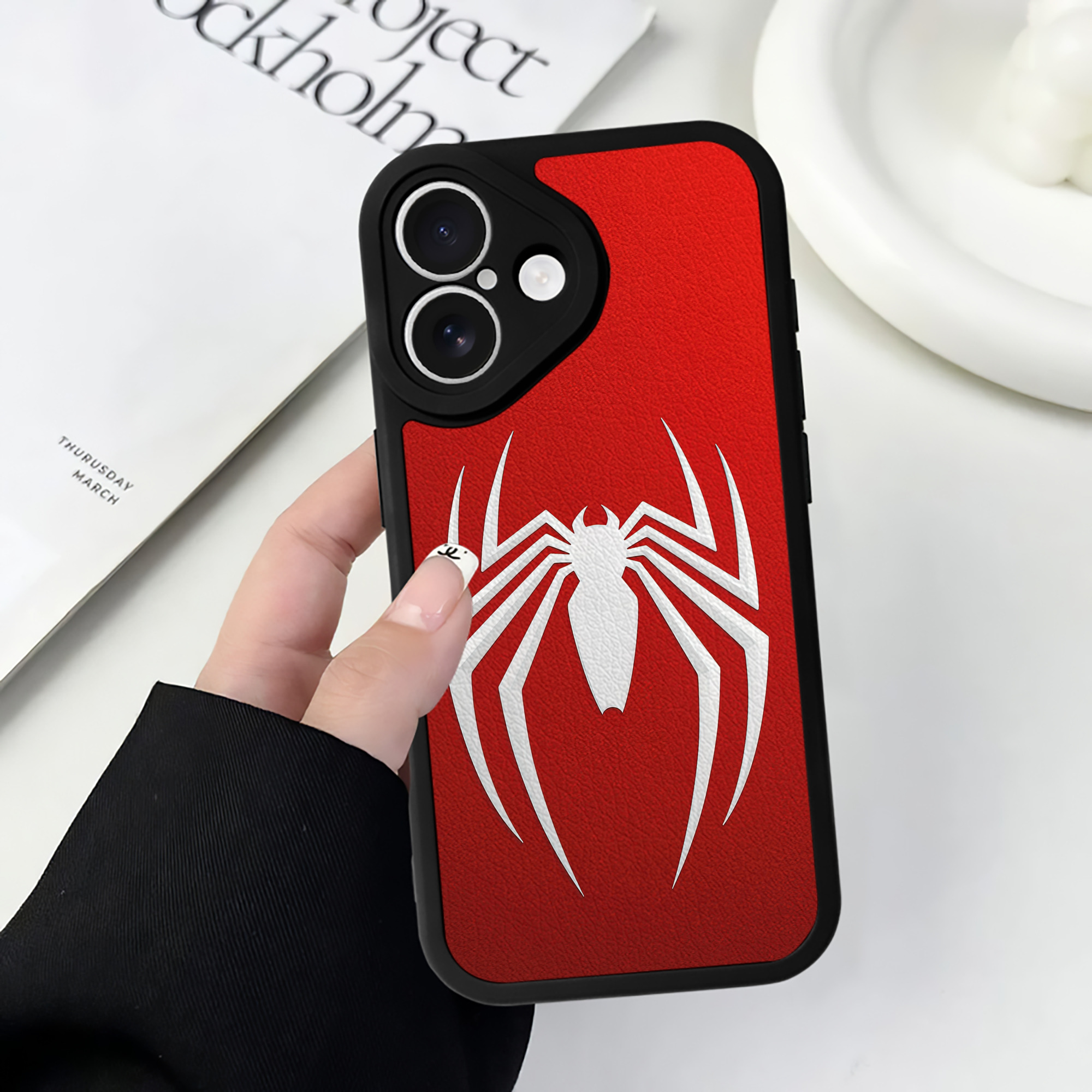 Spider Man スパイダーマン 【iPhone 16シリーズ対応】シリコンスマホケース（レザー調） 材質：シリコン